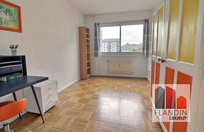 VENTE VILLEURBANNE - SECTEUR GRATTE-CIEL  - APPARTEMENT T5 - — photo 3