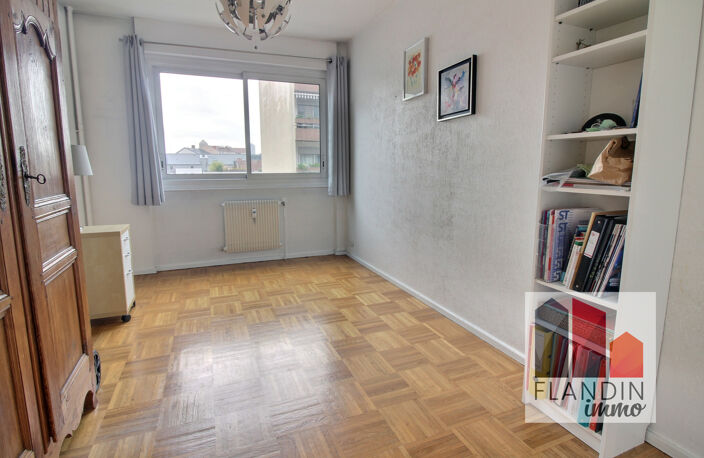 VENTE VILLEURBANNE - SECTEUR GRATTE-CIEL  - APPARTEMENT T5 - — photo 4