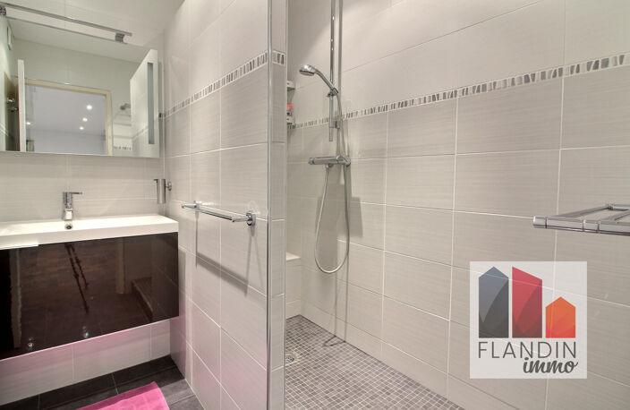 VENTE VILLEURBANNE - SECTEUR GRATTE-CIEL  - APPARTEMENT T5 - — photo 5