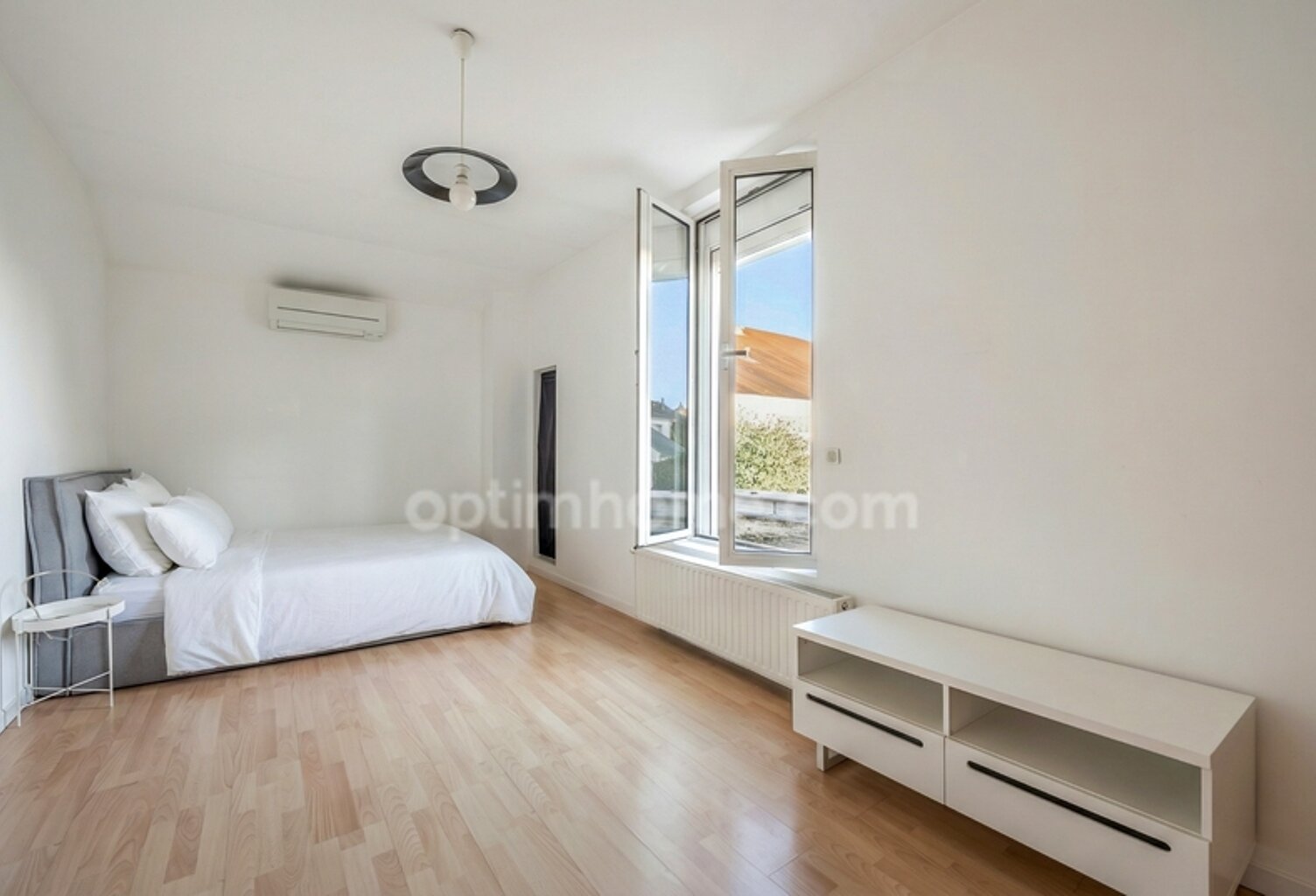 Maison à vendre à Colombes (92700) – 232 m², 5 chambres, jardin, dépendance et double box — photo 1