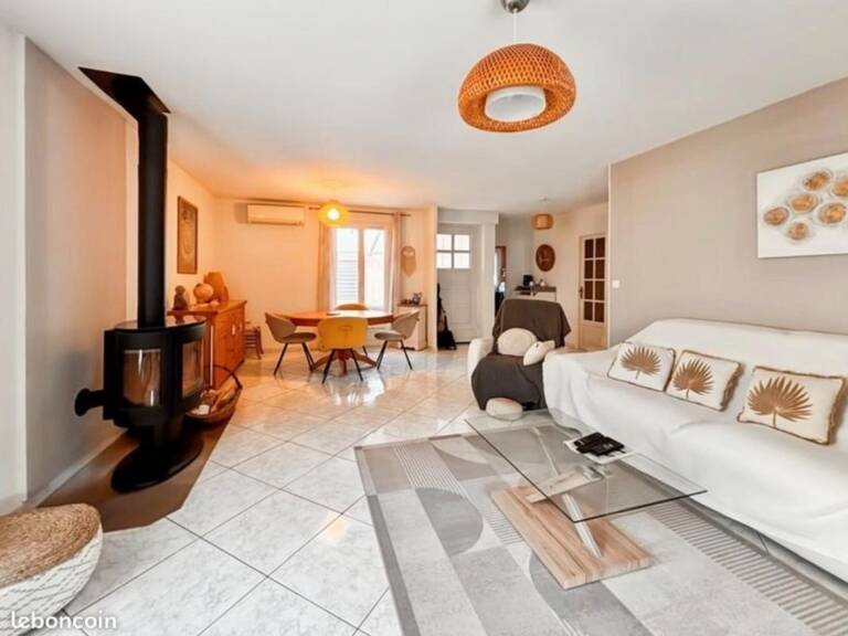 JUVIGNAC – Villa familiale avec T2 indépendant, jardin et piscine — photo 1