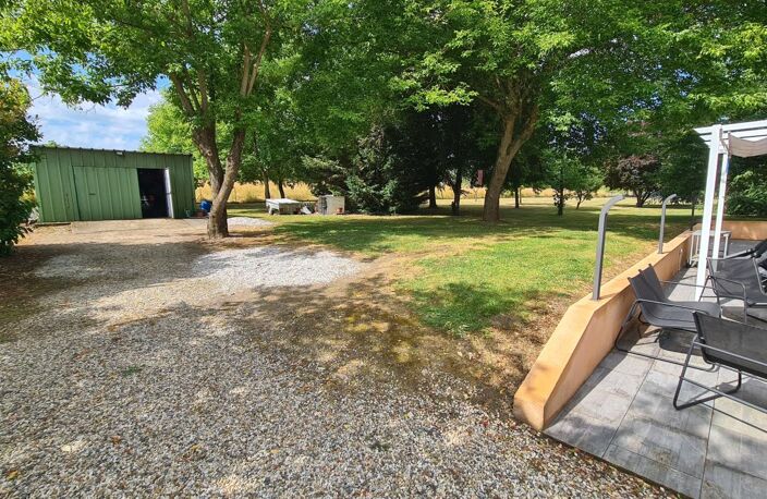 Charmante maison de plain pied à vendre sur Ambarès avec un grand jardin arboré — photo 3