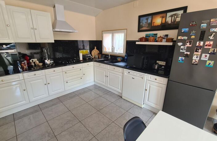 Charmante maison de plain pied à vendre sur Ambarès avec un grand jardin arboré — photo 5