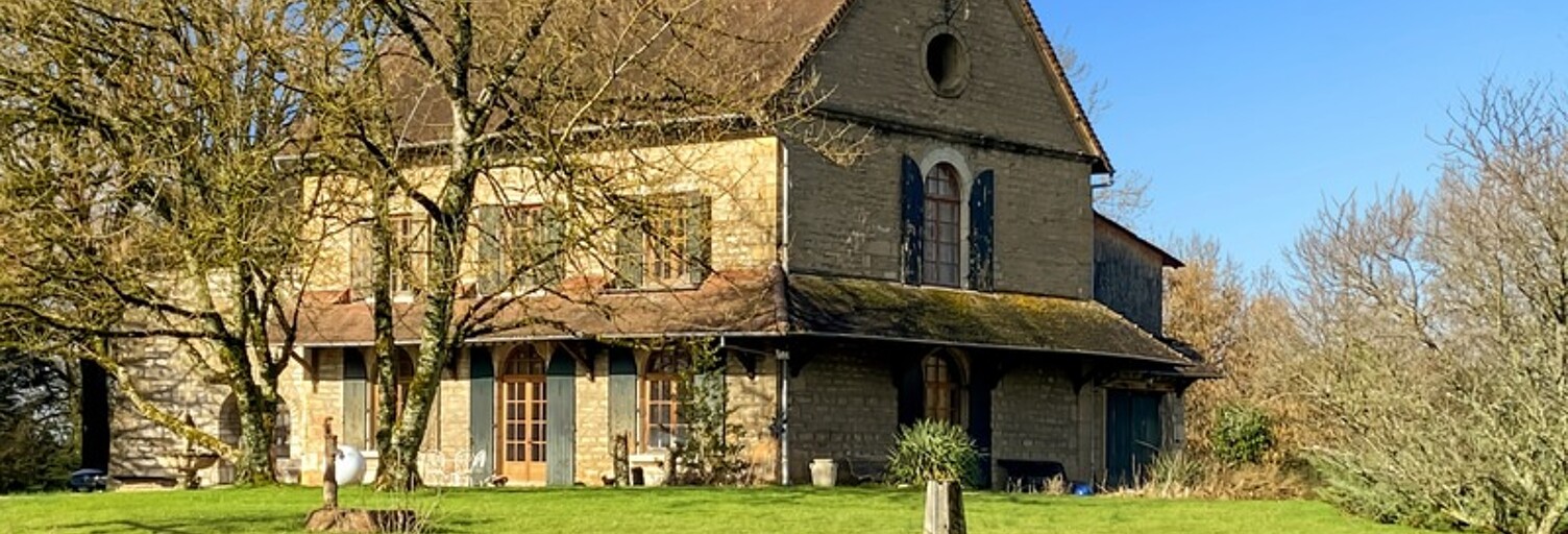 Maison 8 Pièces 318 m² à vendre à Cuiseaux (71480)