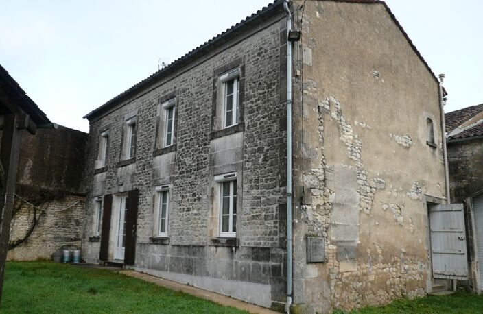 ⚜ SEGONZAC A Vendre, Petit Corps de Ferme, Maison en pierre ⚜ — photo 2