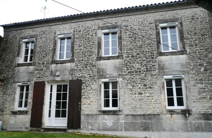 ⚜ SEGONZAC A Vendre, Petit Corps de Ferme, Maison en pierre ⚜ — photo 3