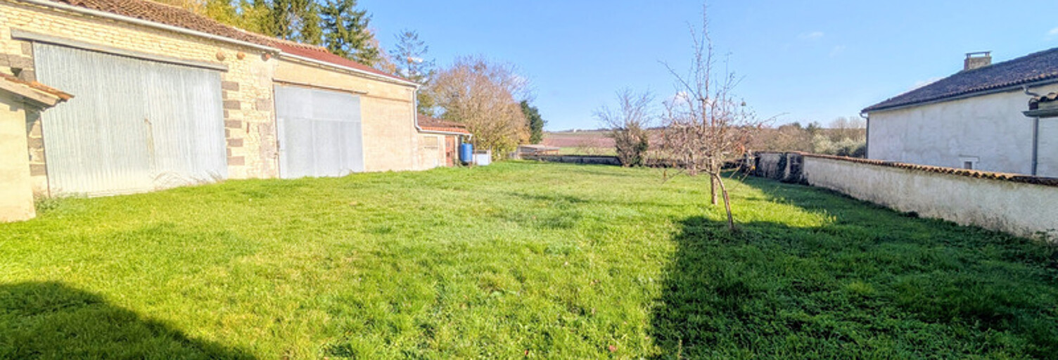 Maison 1 Pièce 28 m² à vendre à Salles-d'Angles (16130)