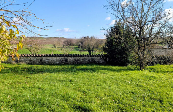Anciens bâtiments et petite maison à renover sur un terrain avec vue exceptionnelle — photo 2