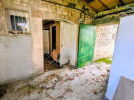Anciens bâtiments et petite maison à renover sur un terrain avec vue exceptionnelle — photo 4