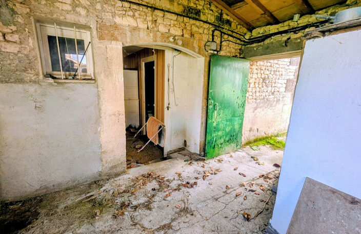 Anciens bâtiments et petite maison à renover sur un terrain avec vue exceptionnelle — photo 4