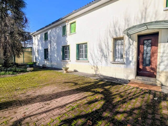 Maison à rénover avec dépendances et jardin — photo du bien