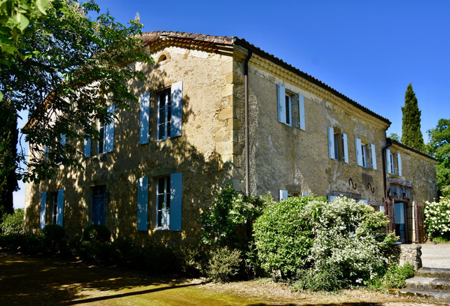 Dpt Gers (32), à vendre BAZIAN propriété P12 de 430 m² avec piscine et terrain de tennis - Terrain de 1,60 Ha — photo 1