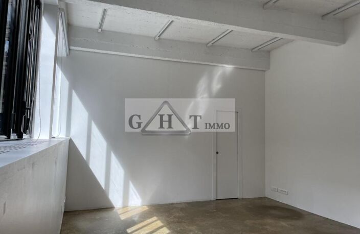 BUREAU 28 M² A LOUER PARIS 20 — photo 3