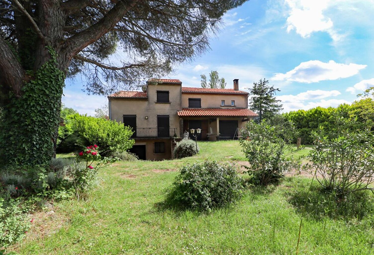À vendre - Maison familiale 160 m² avec piscine, grand terrain et hangar  - Aussillon (81) — photo 1