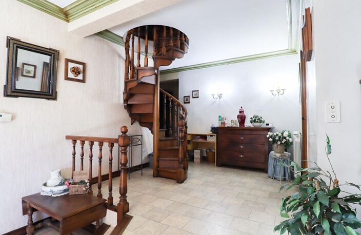 À vendre - Maison familiale 160 m² avec piscine, grand terrain et hangar  - Aussillon (81) — photo 5