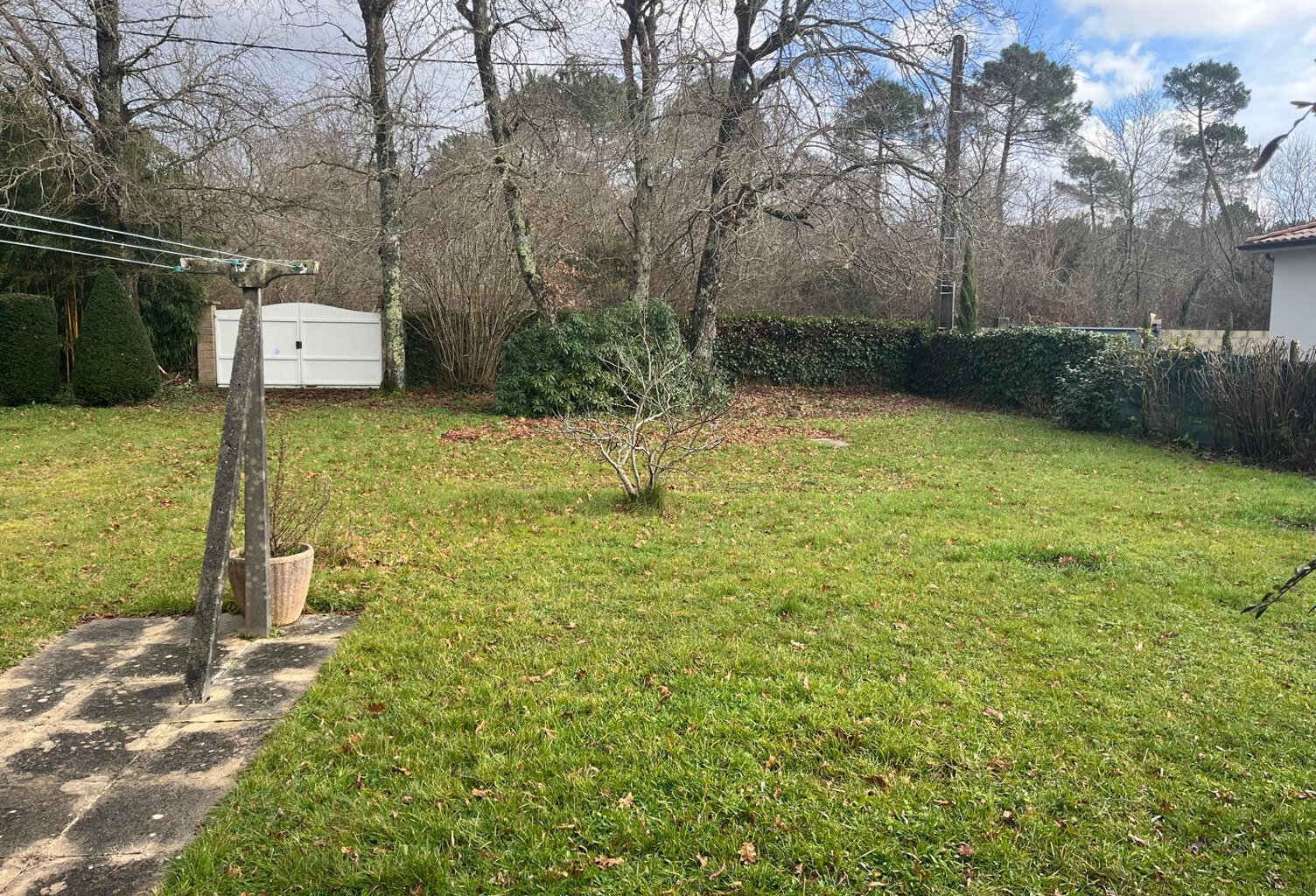 CASTELNAU-DE-MEDOC - Terrain constructible de 330 m2 non via — photo 1