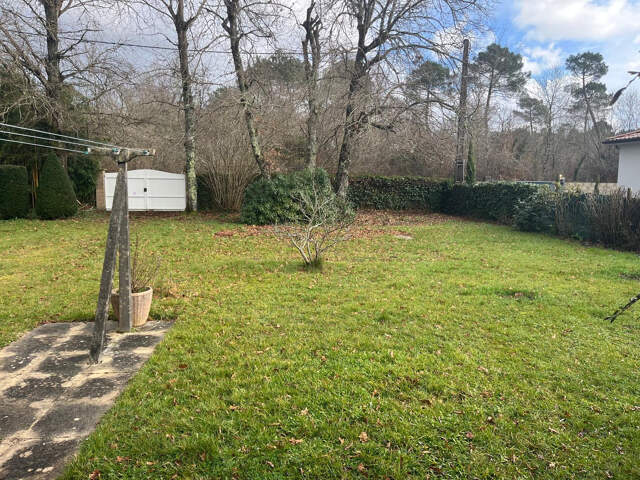 CASTELNAU-DE-MEDOC - Terrain constructible de 330 m2 non via — photo du bien