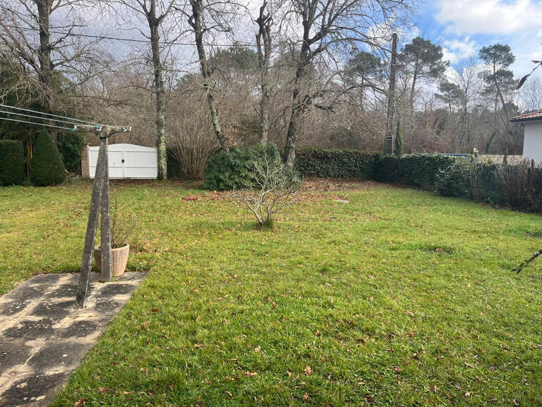 CASTELNAU-DE-MEDOC - Terrain constructible de 330 m2 non via — photo 1