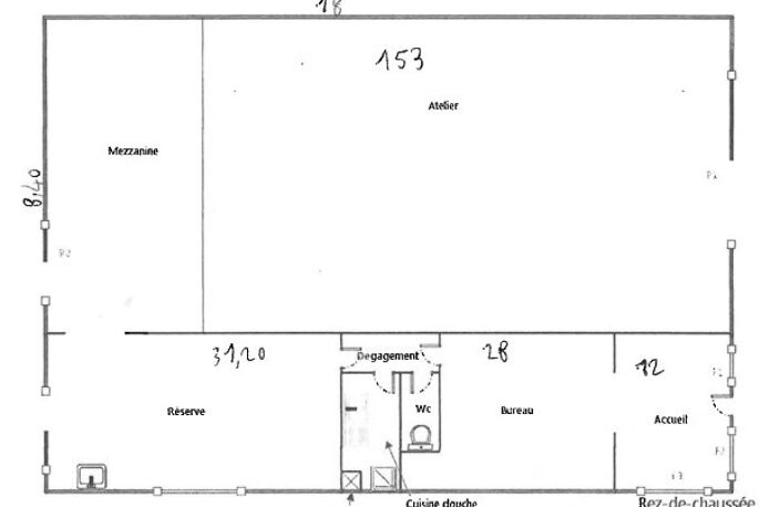 Entrepôt + mezzanine de 225 m2  avec bureaux, grand parking — photo 2
