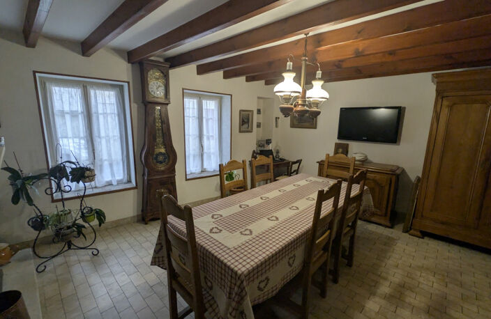 Maison en pierre de 156 M2 sur Coulon Centre — photo 3