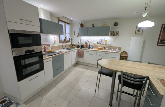 Maison en pierre de 156 M2 sur Coulon Centre — photo 4