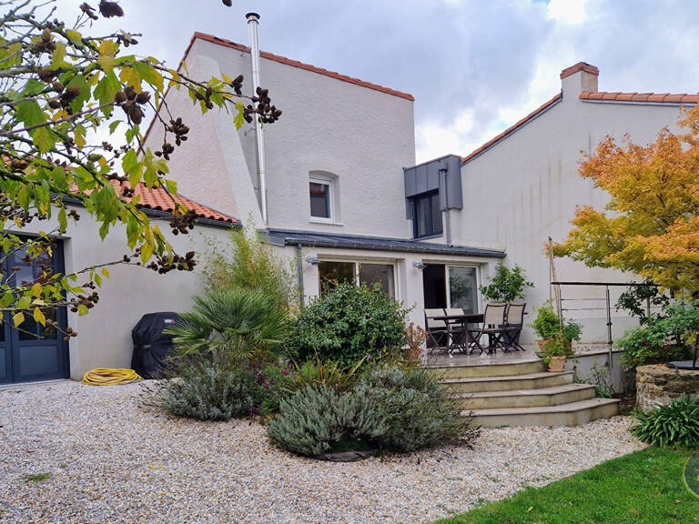Maison de bourg avec 3 suites parentales et 1 chambre — photo 1