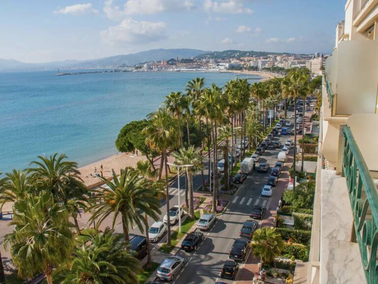 Location saisonnière - 2P dernier étage - Cannes Croisette — photo 1