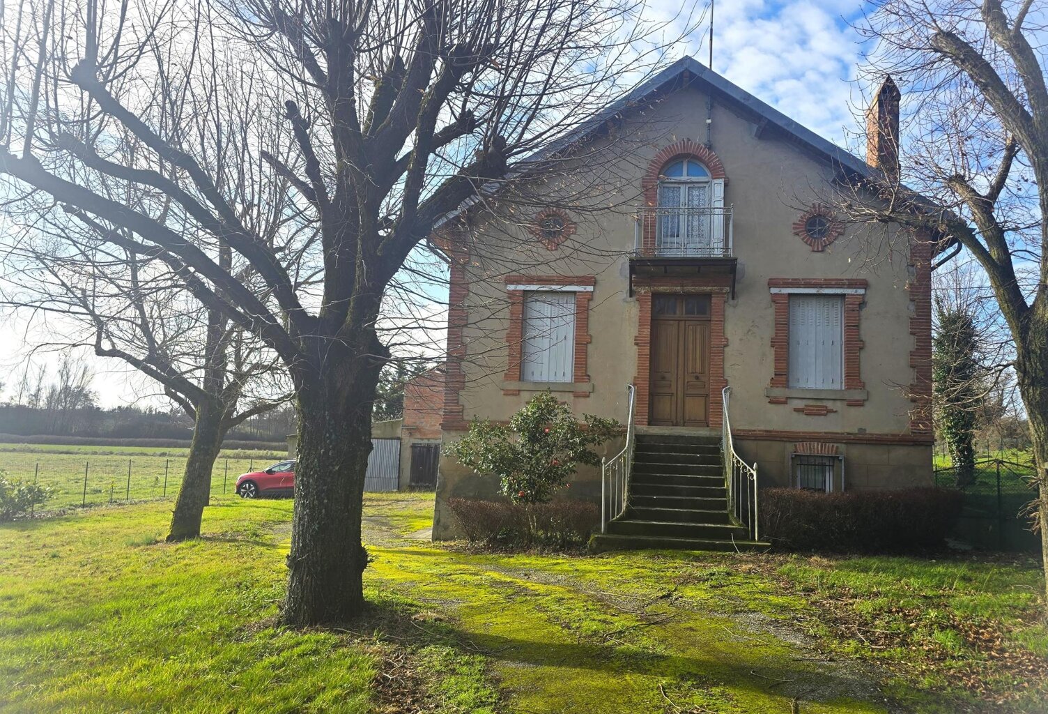Maison 8 pièces de 178m² avec dépendances, terrain 2713m² — photo 1