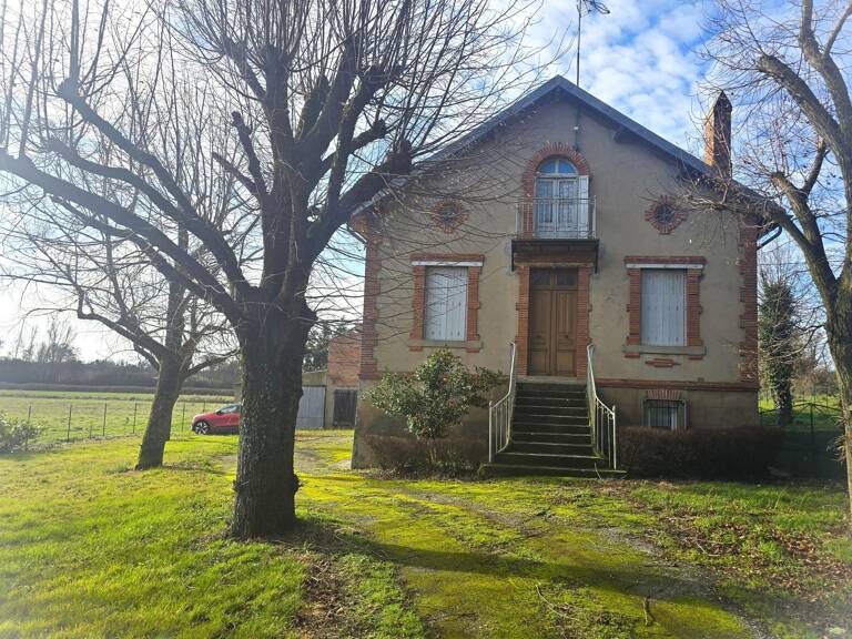 Maison 8 pièces de 178m² avec dépendances, terrain 2713m² — photo 1