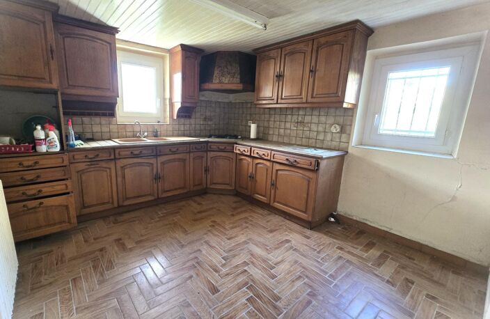 Maison 8 pièces de 178m² avec dépendances, terrain 2713m² — photo 3