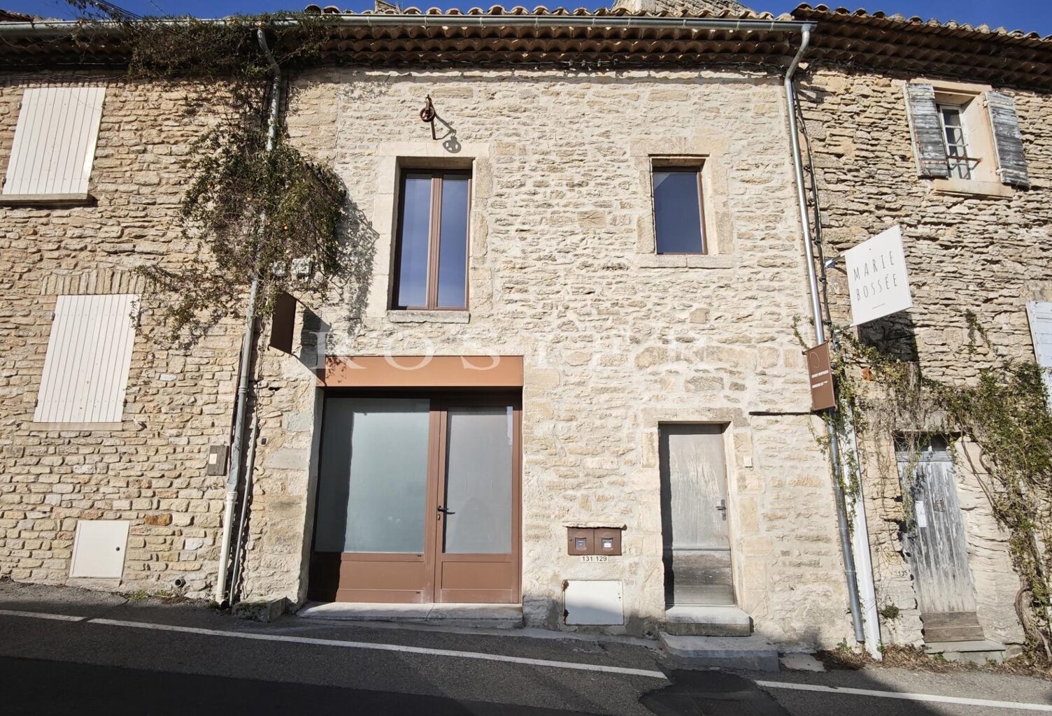 Maison de caractère avec vue exceptionnelle à Gordes – Usage hab — photo 1