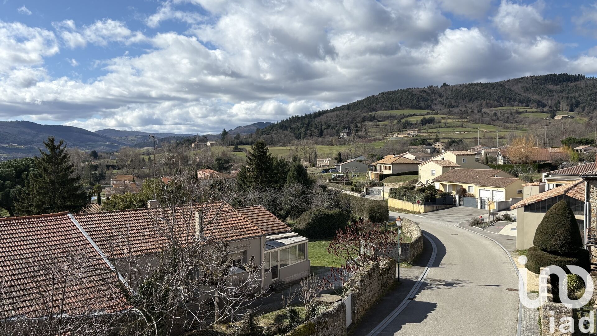 Colombier-Le-Jeune - 135m² - 5p. - 3ch.