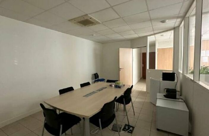 BUREAUX à LOUER — photo 2