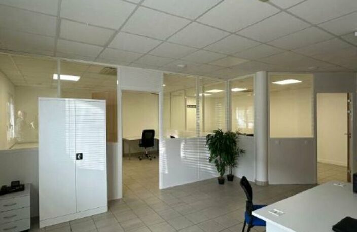 BUREAUX à LOUER — photo 4