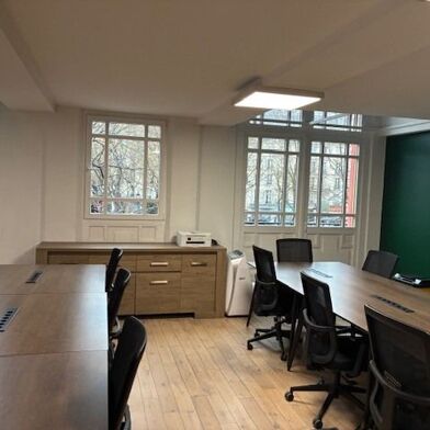 Bureau 7 pièces 10445 €