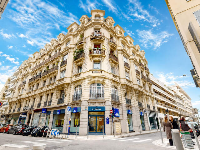 NICE - RUE DE FRANCE : VASTE 5 PIÈCES TRAVERSANT SUD / NORD AVEC BALCON — photo du bien