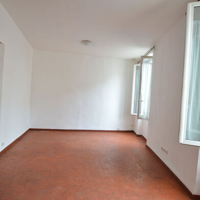 Appartement 3 pièces 904 €