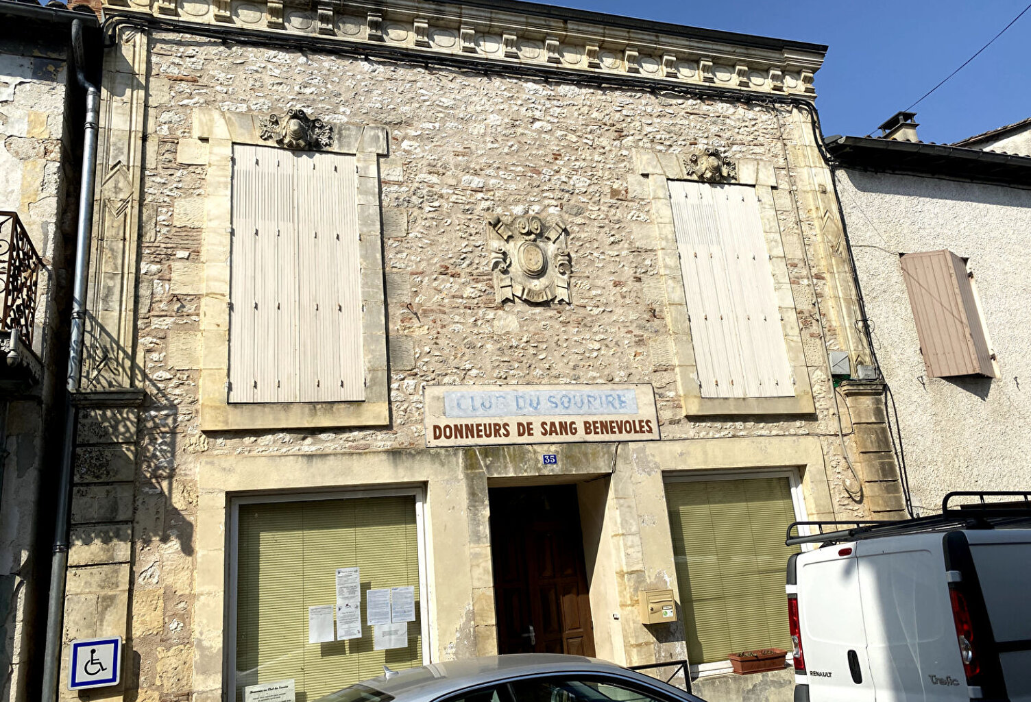 Immeuble en pierre au centre de Villeréal — photo 1