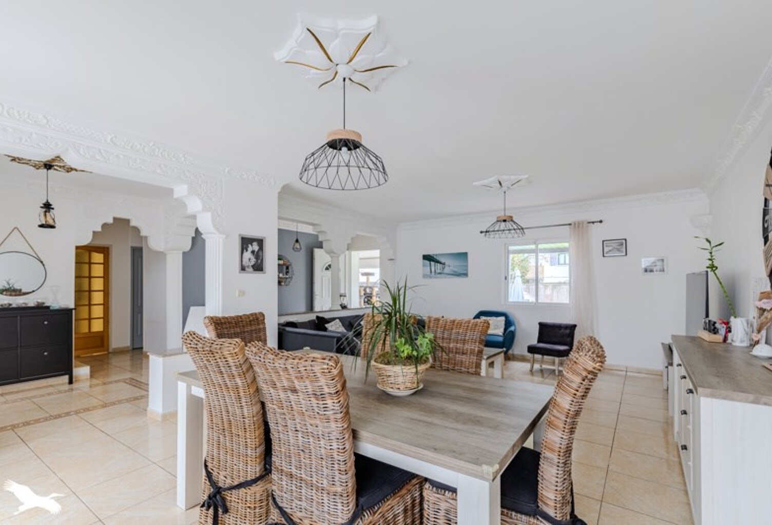 Contemporaine de 7 pièces principales — photo 1