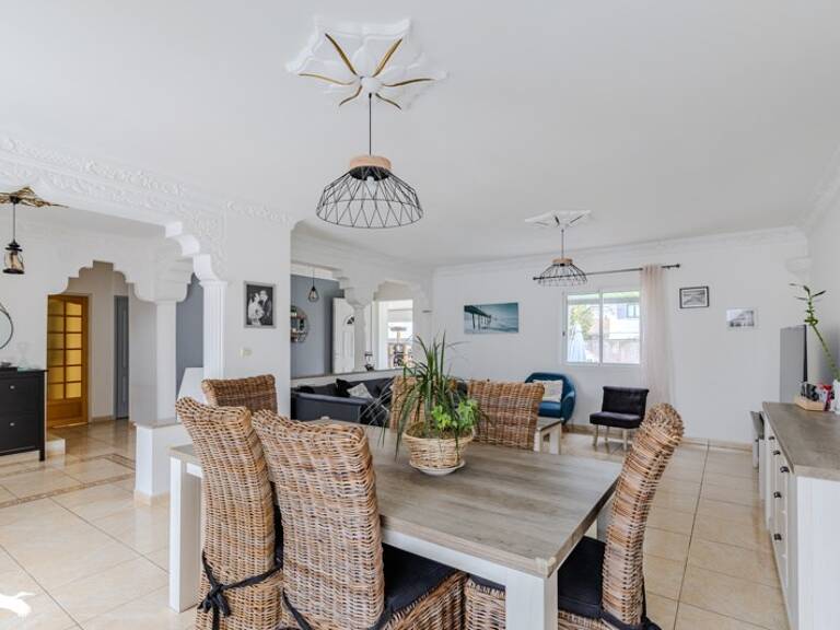 Contemporaine de 7 pièces principales — photo 1