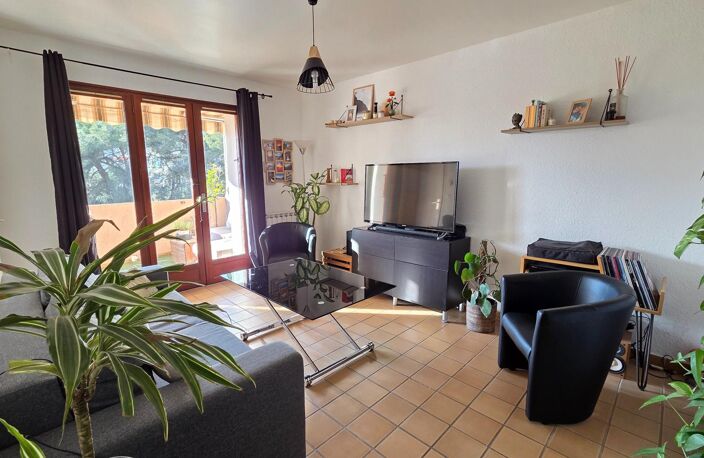 Bandol, beau T2 de 42 m² + Cave, proche de toutes commodités. — photo 2