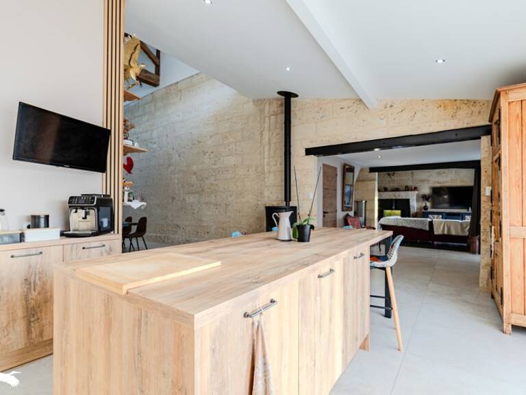 Maison en pierre de 8 pièces principales — photo 1