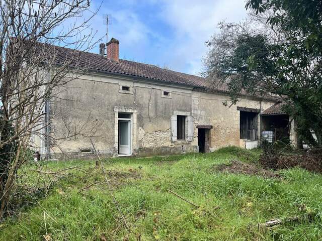 Maison en pierre de 3 pièces principales — photo du bien