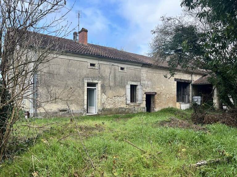 Maison en pierre de 3 pièces principales — photo 1