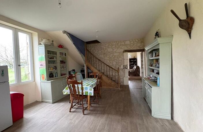 Maison en pierre de 3 pièces principales — photo 2