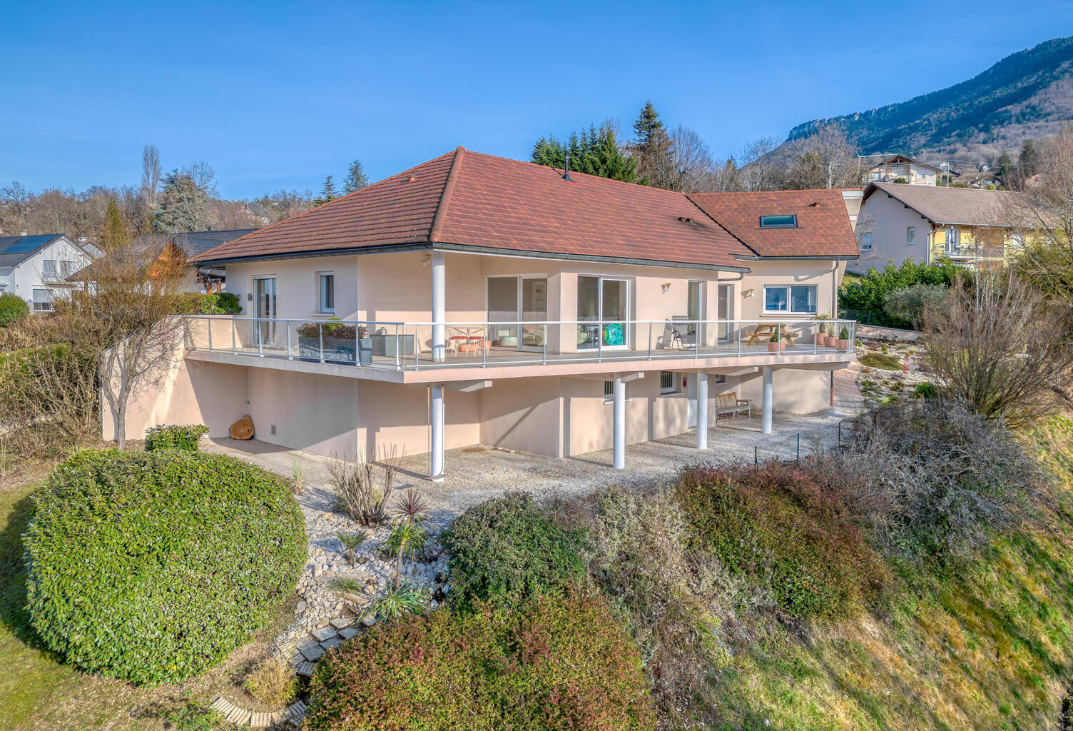 Pugny-Chatenod, maison de plain-pied vue lac — photo 1