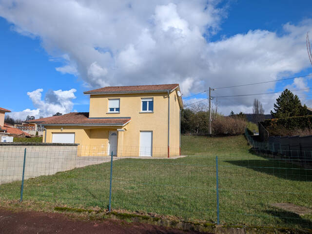 Maison 3 chambres avec terrain et garage . — photo du bien