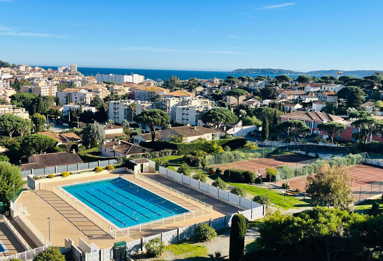 Appartement deux chambres avec vue mer et piscine dans la résidence à Sainte-Maxime. — photo 1
