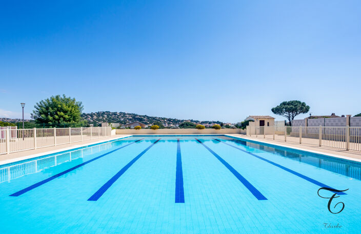 Appartement deux chambres avec vue mer et piscine dans la résidence à Sainte-Maxime. — photo 2