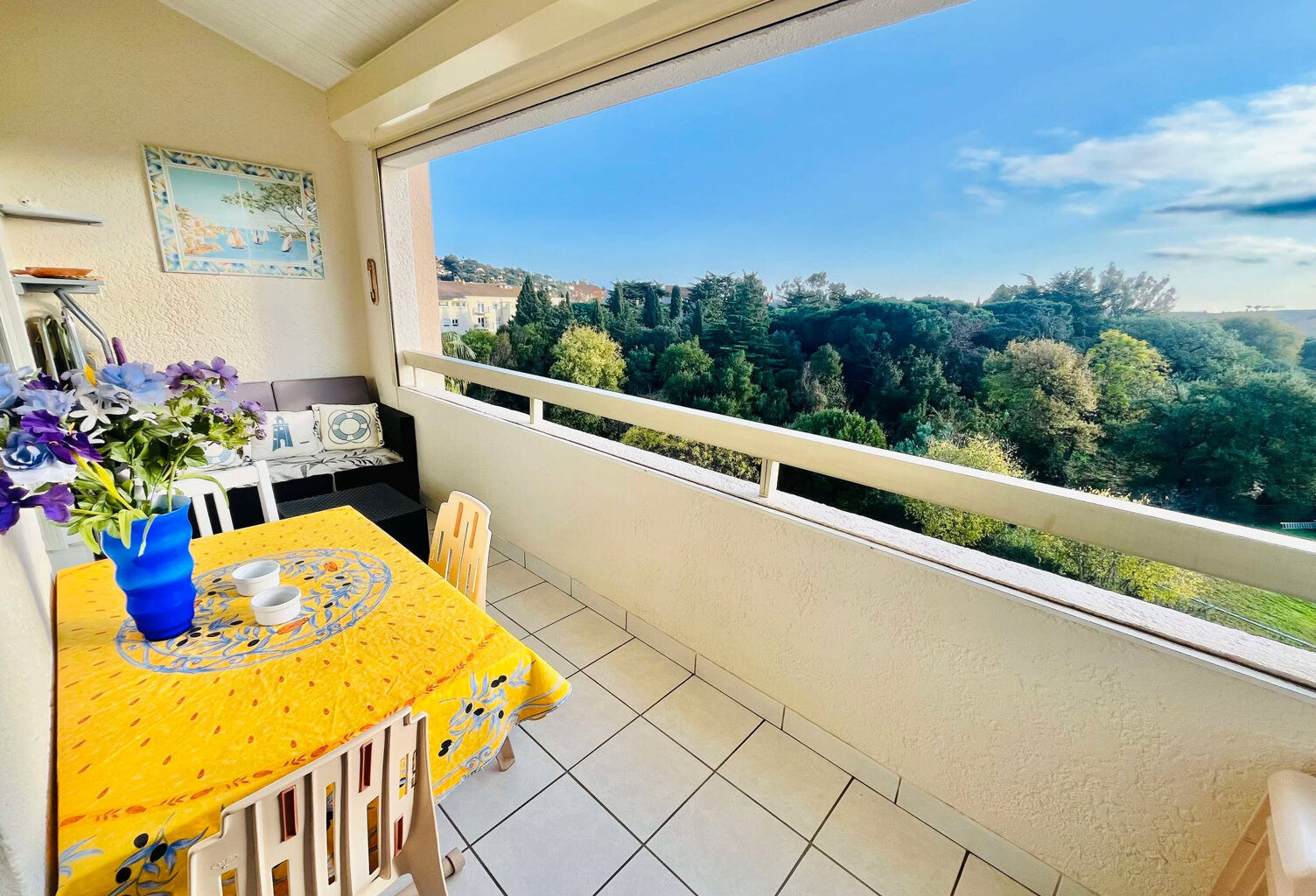 Appartement T2 avec piscine dans une résidence proche du centre de Sainte-Maxime. — photo 1